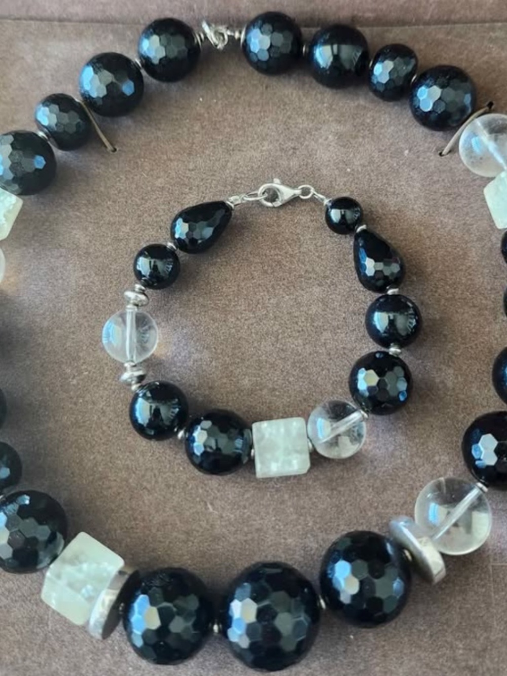 Women's necklace and bracelet set